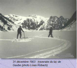 Photographie de deux skieurs pyrénées datant de 1903